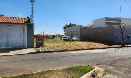 Lote residencial, com 253m  11x23m, localizado em área comercial e fácil acesso.