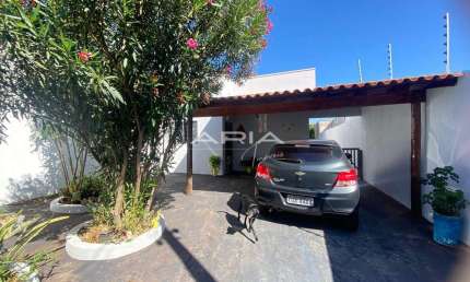 Casa à Venda Próxima à Escola COC  Conforto, Espaço e Localização  Araraquara-SP