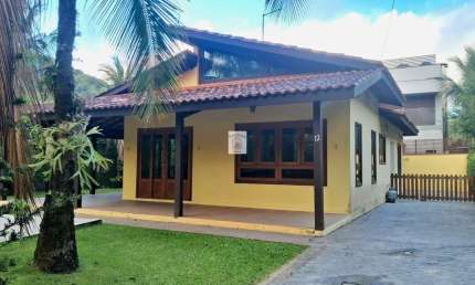 Casa em condomínio fechado com 3 quartos para alugar no Balneário Praia do Pernambuco, Guarujá 