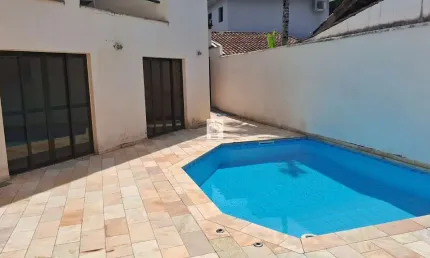 Casa em condomínio fechado com 3 quartos para alugar no Balneário Praia do Pernambuco, Guarujá 