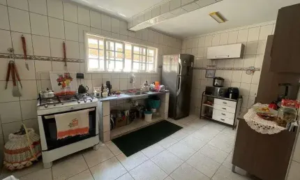 Sobrado para Venda em Jacareí, Jardim Marcondes, 3 dormitórios, 1 suíte, 2 banheiros, 4 vagas
