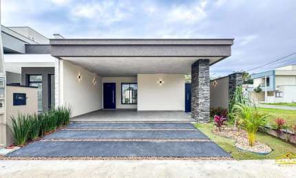 Casa com 3 quartos à venda no Jardim Jacinto, Jacareí , 200 m2 por R$ 1.050.000