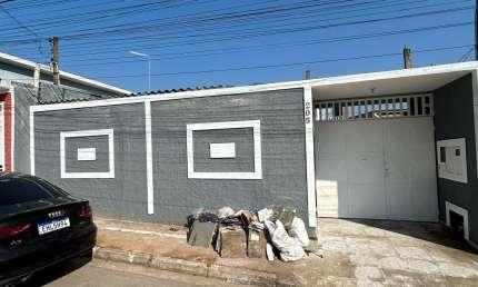 Caso assombrada 
2 domitorios ,3 banheiros 
Sala ,cozinha , 3 autos ,pis