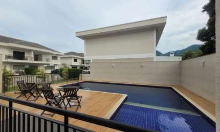 Casa em condomínio fechado com 3 quartos para alugar na Manhuaçu, 599, Vargem Grande, Rio de Janeiro por R$ 4.200