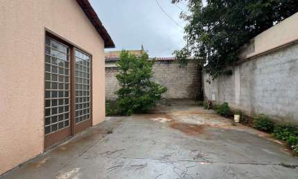 Imperdível! Casa à venda em Goiânia-GO, bairro Jardim Clarissa: 1 quarto, 1 suíte, 1 sala, 2 vagas, 50m². Venha conferir!