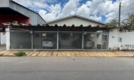Casa com 3 quartos à venda na Rua 11 c/  Rua 504, 538, Vila Abajá, Goiânia, 289 m2 por R$ 1.300.000