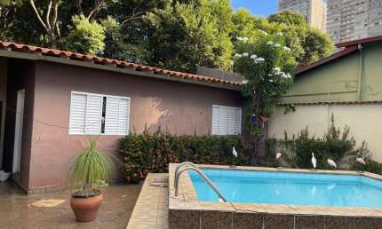 Casa à Venda no Setor Sul em Goiânia-GO! 3 Quartos, 1 Suíte, 3 Salas, 3 Banheiros, 3 Vagas, 308m². Imperdível!