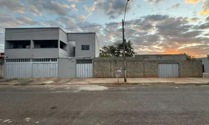 Sobrado à venda em Goiânia-GO, Res. Beatriz Nascimento: 5 quartos, 2 suítes, 3 salas, 4 banheiros, 3 vagas de garagem, 275 m².