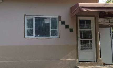 Chácara à venda em Hidrolândia-GO, Cond. Estância das Águas: 2 quartos, 1 suíte, 1 sala, 2 banheiros, 5 vagas, 52m².