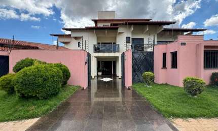 Sobrado à venda em Anápolis-GO, Anápolis City: 12 quartos, 6 suítes, 5 salas, 11 vagas de garagem - 891,76 m² de área.