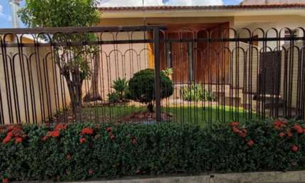 Imóvel de luxo no coração de Goiânia: Residência de alto padrão com 4 quartos, 4 suítes e 281m² no Setor Bueno.