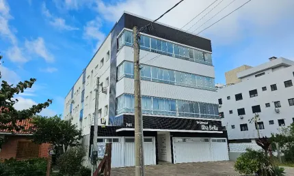 Apartamento de 2 dormitórios a poucos metros do mar !!