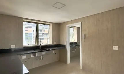 Cobertura exclusiva à venda com 4 quartos, todos suítes, oferecendo uma vista panorâmica 360° definitiva, em um espaço generoso de 360 m²