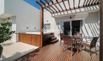 Cobertura duplex à venda no Edifício Costa Azul com 04 dormitórios em Bombinhas
