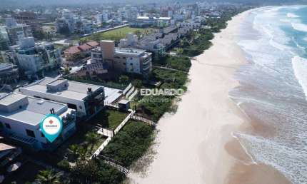 Apartamento á beira mar com 03 suítes à venda em Mariscal, Bombinhas - SC.