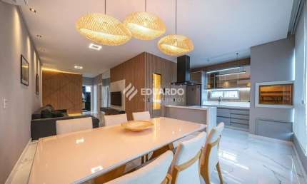 Apartamento finamente decorado à venda no Residencial Monsaraz em Bombinhas.