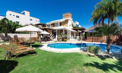 Casa Boa Vida – 5 Dormitórios na Praia de Mariscal, Bombinhas - SC
