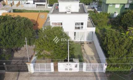 Casa Geminada com 3 Suítes à Venda em Mariscal – Bombinhas/SC