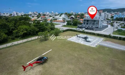 Sobrado triplex à venda com 03 suítes e piscina a 150 metros do mar – bombinhas/