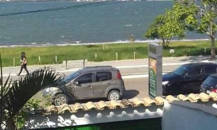 Casa Duplex com Vista para Lagoa em Condomínio nas Palmeiras