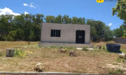 Terreno à venda com casa em construção em Araruama/RJ