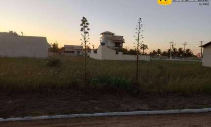 Terreno plano em condomínio com praia privativa em Arraial do Cabo