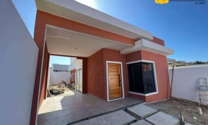 Casa Independente com Fino Acabamento em Porcelanato em São Pedro da Aldeia
