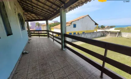 Casa à venda frente mar no bairro do Foguete, Cabo Frio/RJ