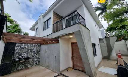 Casa duplex novíssima à venda nas Palmeiras em Cabo Frio