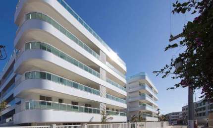 Excelente apartamento 3 qtos à venda próximo à praia do Forte, Cabo Frio/RJ