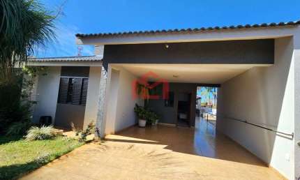 Casa com 5 quartos à venda no Centro, Marialva 