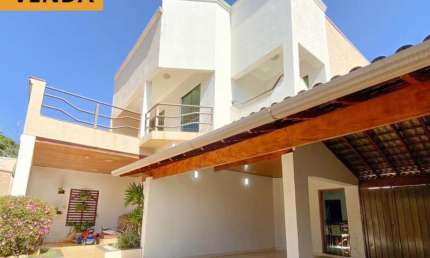 Casa para Venda em Araxá, Santo Antônio, 4 dormitórios, 2 suítes, 5 banheiros, 2 vagas