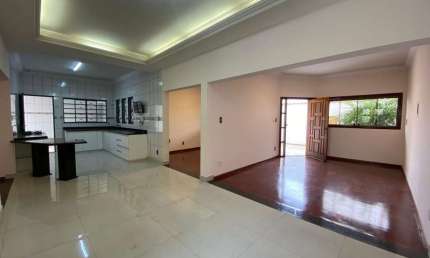 Casa para Venda em Araxá, VEREDAS DA CIDADE, 3 dormitórios, 1 suíte, 3 banheiros, 2 vagas