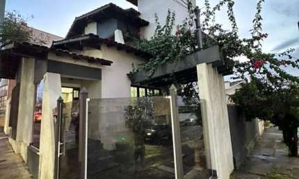 Casa para Venda em Araxá, CENTRO, 4 dormitórios, 1 suíte, 4 banheiros, 1 vaga