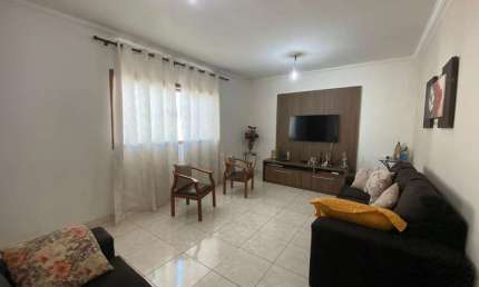 Casa para Venda em Araxá, Santo Antônio, 3 dormitórios, 1 suíte, 2 banheiros, 3 vagas