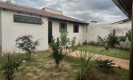 Casa para Venda em Araxá, GUILHERMINA VIEIRA CHAER, 3 dormitórios, 1 suíte, 4 banheiros, 3 vagas