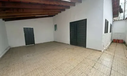 Casa para Venda em Araxá, Santo Antônio, 2 dormitórios, 1 banheiro, 2 vagas