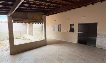 Casa para Venda em Araxá, URCIANO LEMOS, 4 dormitórios, 1 suíte, 2 banheiros, 2 vagas