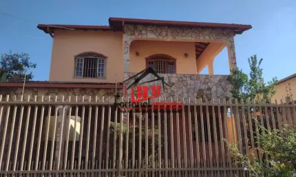 Casa para alugar na Rua Hélia Ricaldoni de Freitas, Serrano, Belo Horizonte