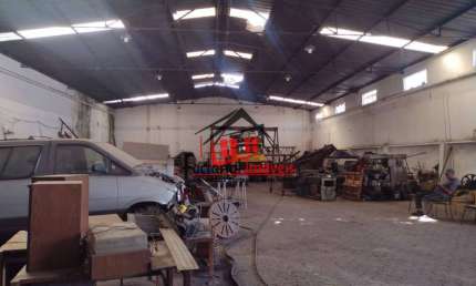 Galpão com 1080m² próximo da Praça da Cemig na Cidade Industrial;