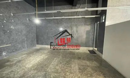 Loja na avenida Ivaí com 82m² e vagas de garagem em frente