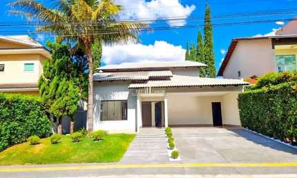 Casa térrea com 4 quartos no Condomínio Jardins Madri