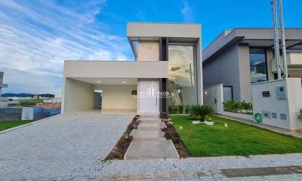 Sobrado com 3 suites plenas no Condomínio Jardim Veneza.