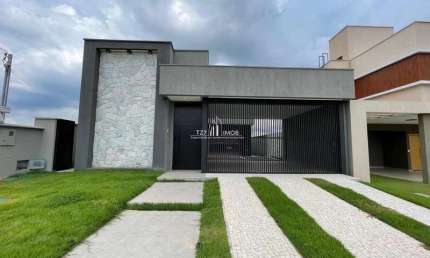 Casa Térrea localizada no Jardins Bolonha, com 3 suítes plenas.