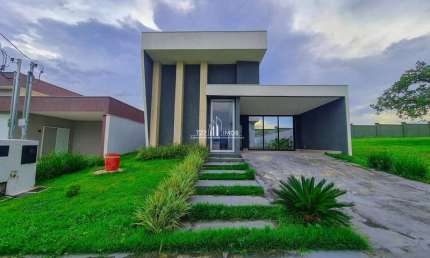 Casa térrea com 3 suítes plenas, localizada no Condomínio Terras Alpha