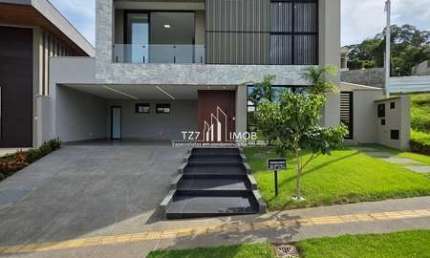Casa Subtérrea, com 4 Suítes Plenas e Estrutura Completa.