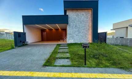 Casa Subtérrea com projeto exclusivo no Jardins Nápoles com 3 suítes.