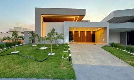 Casa térrea com 4 suítes plenas sendo uma master, frente praça