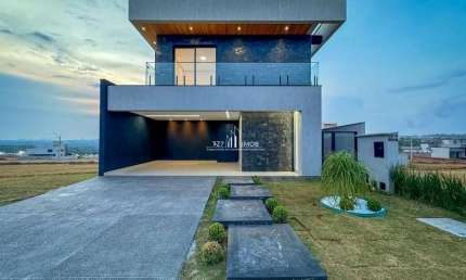 Sobrado com 3 suítes plenas sendo uma master com Hidro + Home Office.