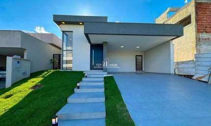 Casa térrea com 3 suítes plenas sendo uma master com closet.